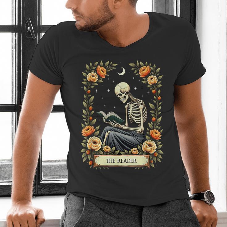 Floral Tarot Card The Reader Skeleton Reading Book Men's V-Neck T-Shirt