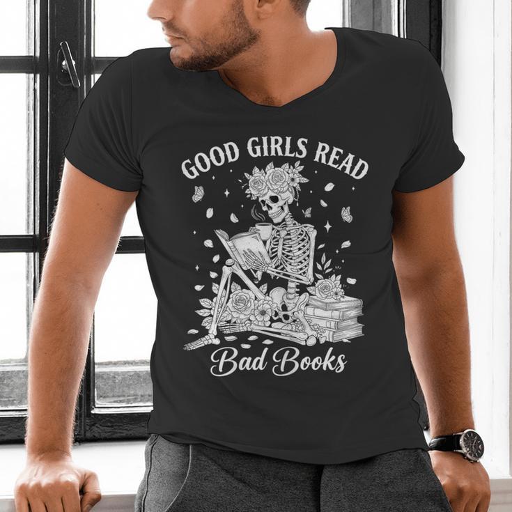 Good Girls Read Bad Books Skeleton Reading Book Halloween Men's V-Neck T-Shirt