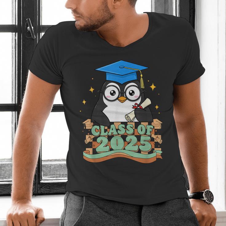 Graduate Penguin Class Of 2025 Kids Graduation Men's V-Neck T-Shirt