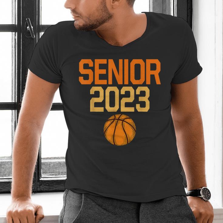 Graduate Senior Class 2023 Basketball Player Graduation Grad Men's V-Neck T-Shirt