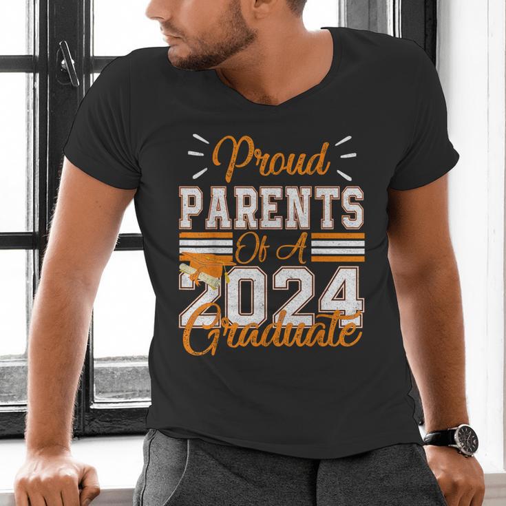 Graduation Proud Parents Of a 2024 Graduate For Mom And Dad Men's V-Neck T-Shirt