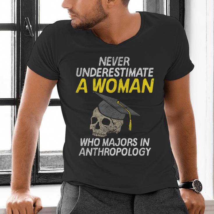 Graduation Student Who Majors In Anthropology Men's V-Neck T-Shirt