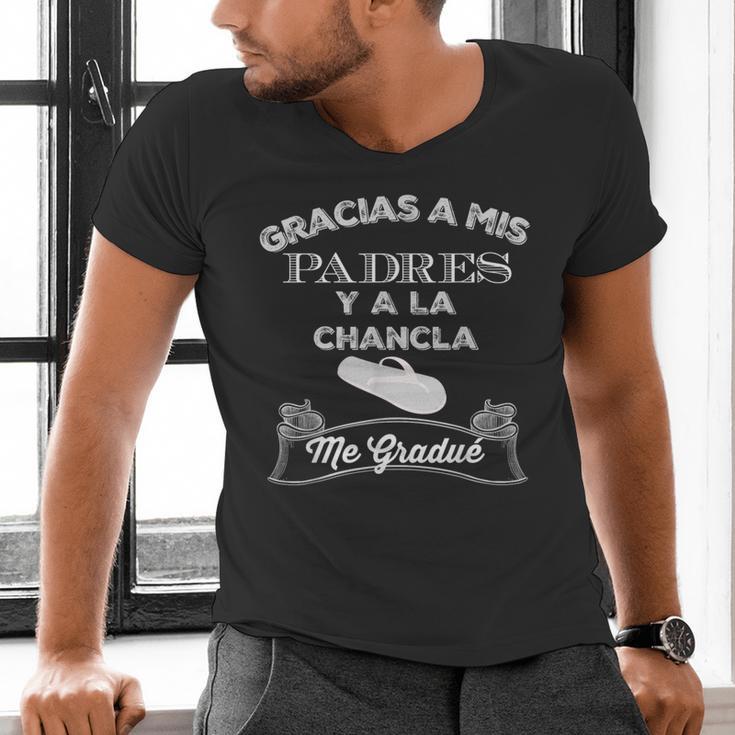 Graduation s Gracias a Mis Padres y a La Chancla Men's V-Neck T-Shirt