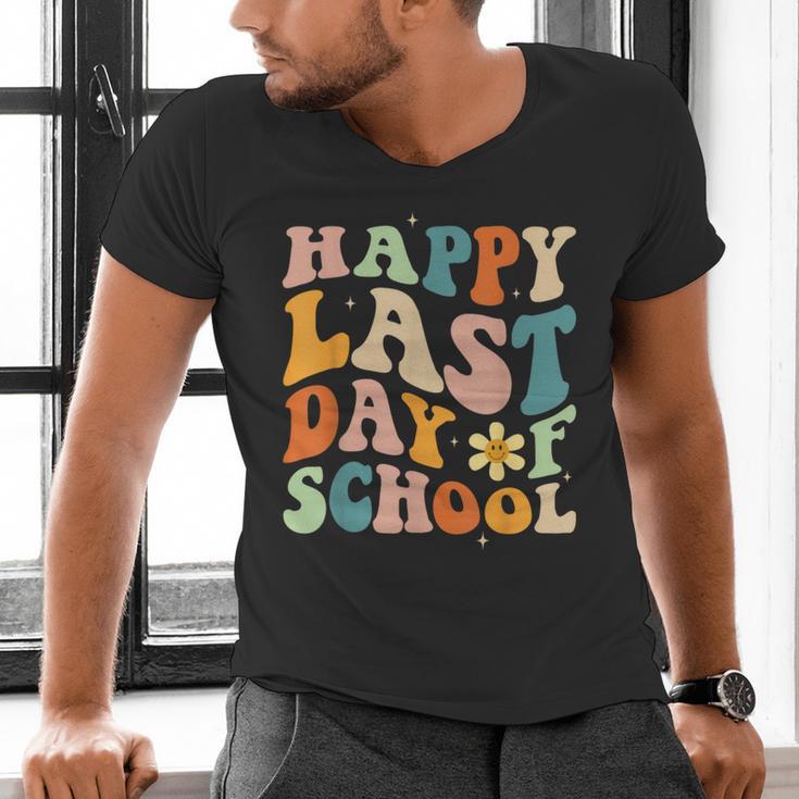 Happy Last Day Of School Groovy Teacher Student Graduation Men's V-Neck T-Shirt