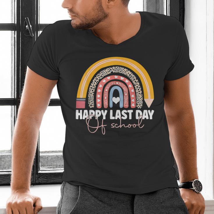 HAPPY LAST OF DAY SCHOOL Rainbow Teacher Student Graduation Men's V-Neck T-Shirt
