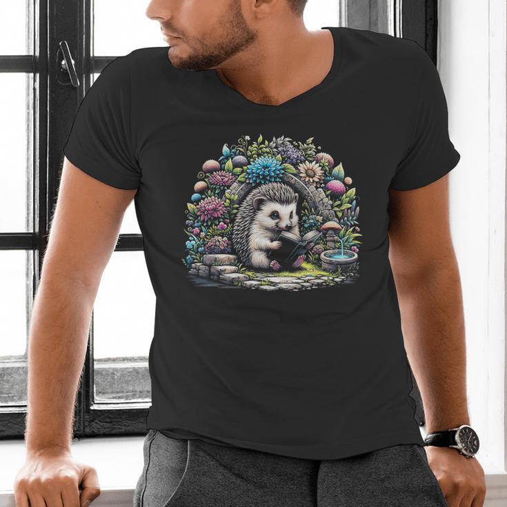 Hedgehog Reading Book Lake Scenery Reading Men's V-Neck T-Shirt