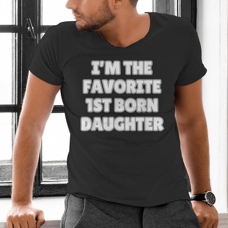I'M THE FAVORITE 1ST BORN DAUGHTER Mom Dad First Child Men's V-Neck T-Shirt