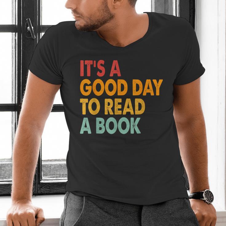 It's A Good Day To Read A Book Retro Vintage Teacher Men's V-Neck T-Shirt