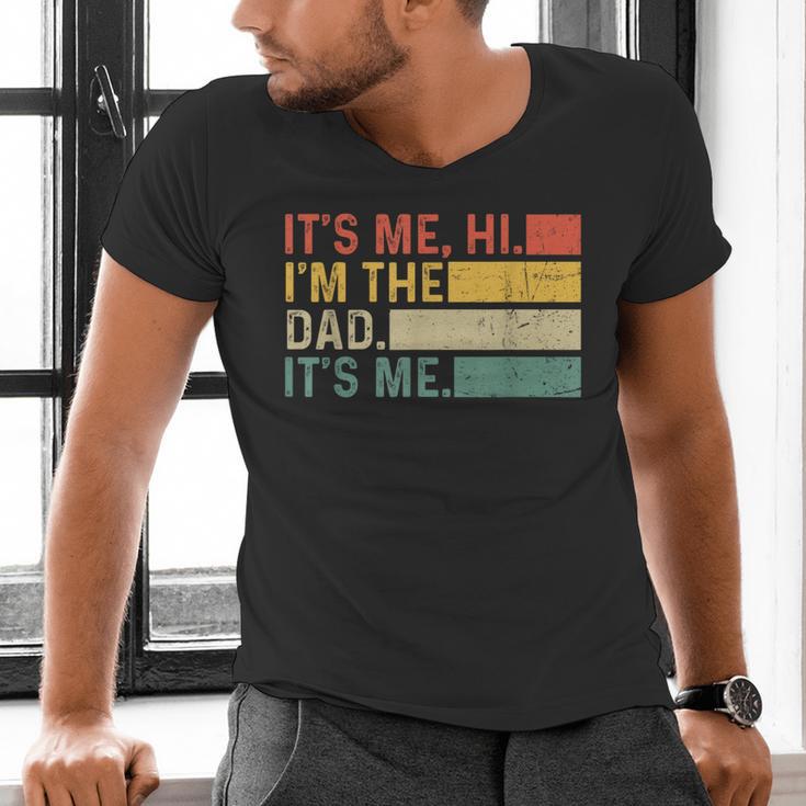 It's Me Hi I'm The Dad It's Me Dad Father's Day Retro Men's V-Neck T-Shirt