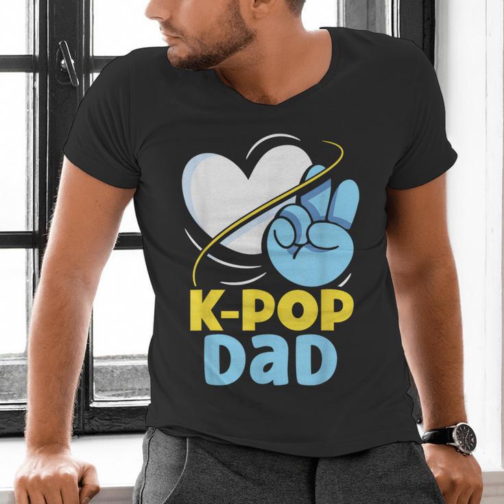 K-POP Dad Korean Lover K-Pop Music Cute Father Daddy Papa Men's V-Neck T-Shirt