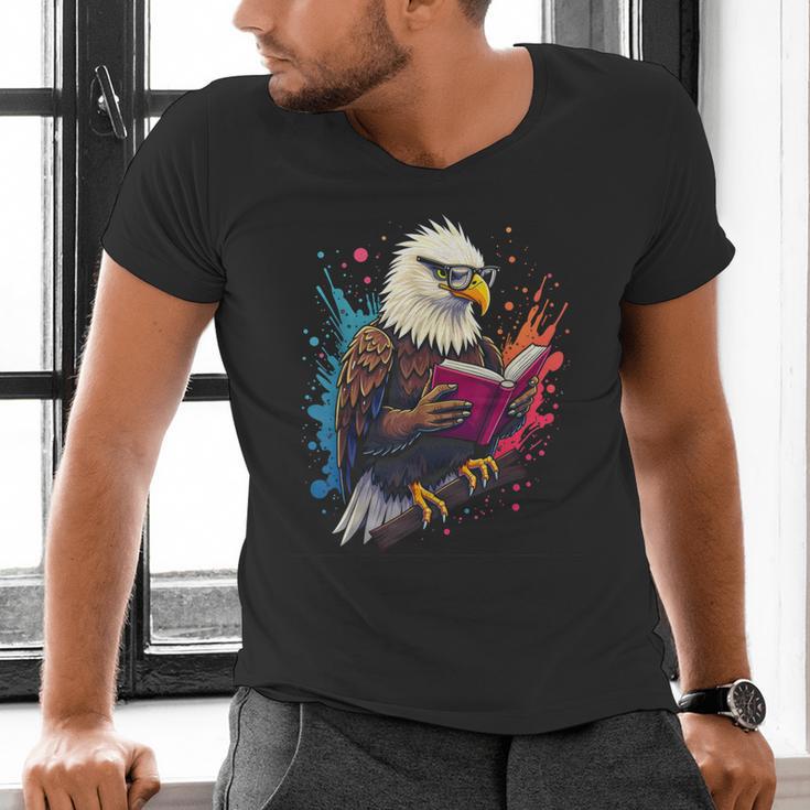 Kawaii Eagle Reads Book Reading Library Book Bookworm Men's V-Neck T-Shirt
