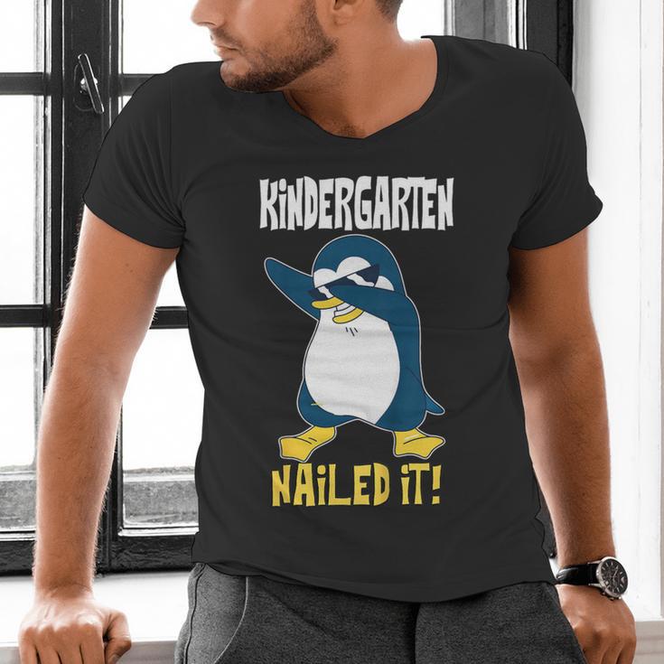Kids Kindergarten Dabbing Penguin Nailed It Graduation Class 2021 Men's V-Neck T-Shirt