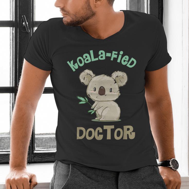 Koala Doctor Shirt Med Student Graduation Idea Men's V-Neck T-Shirt