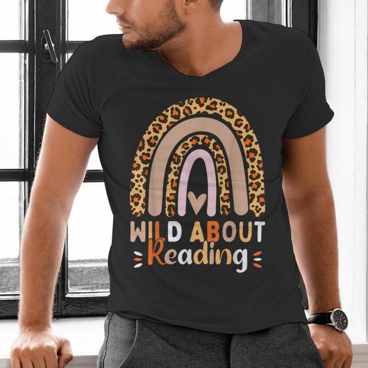 Leopard Teacher Wild About Reading Books Reader Librarian Men's V-Neck T-Shirt