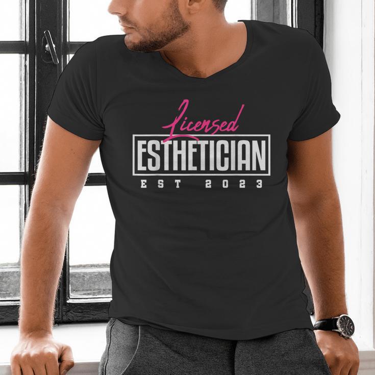 Licensed Esthetician 2023 Graduation Men's V-Neck T-Shirt