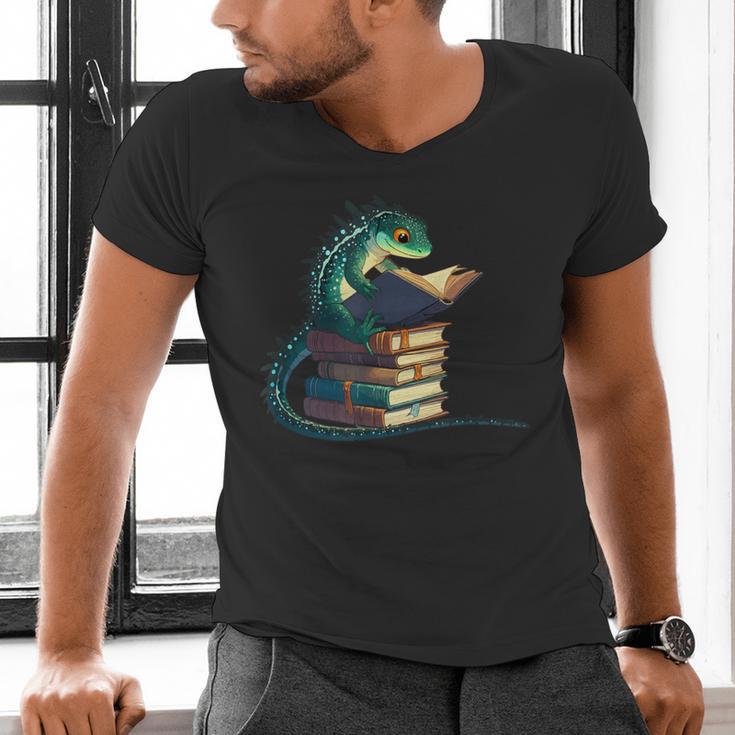 Lizard Reading Book Librarian Bookworm Reader Read Men's V-Neck T-Shirt