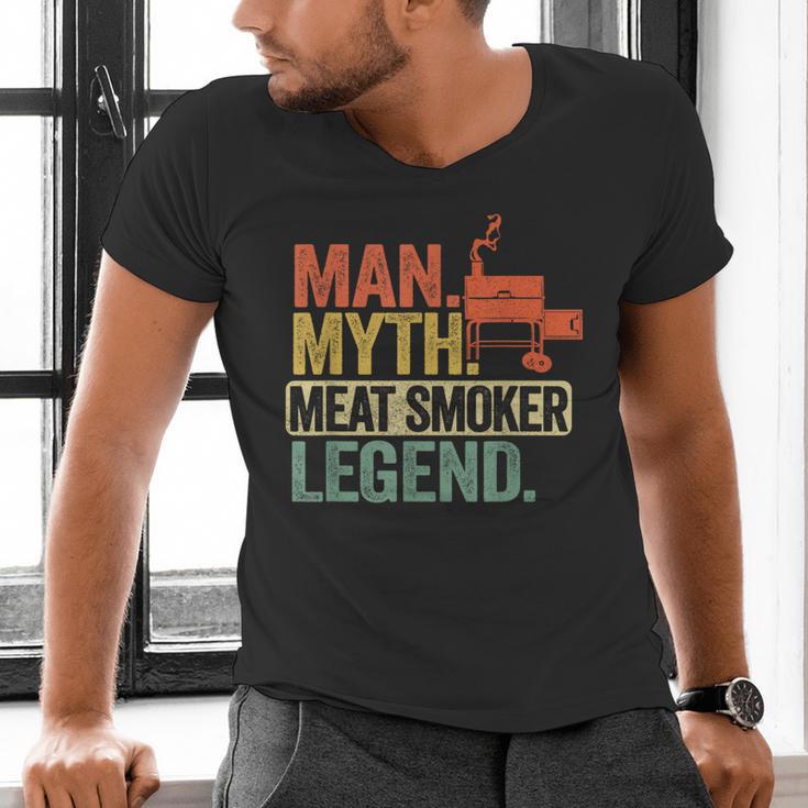 Man Myth Meat Smoker Legend Dad Grillfather BBQ Meat Smoking Men's V-Neck T-Shirt