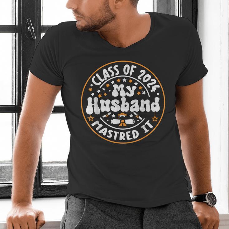 Master's Degree Graduation My Husband Mastered It 2024 Men's V-Neck T-Shirt
