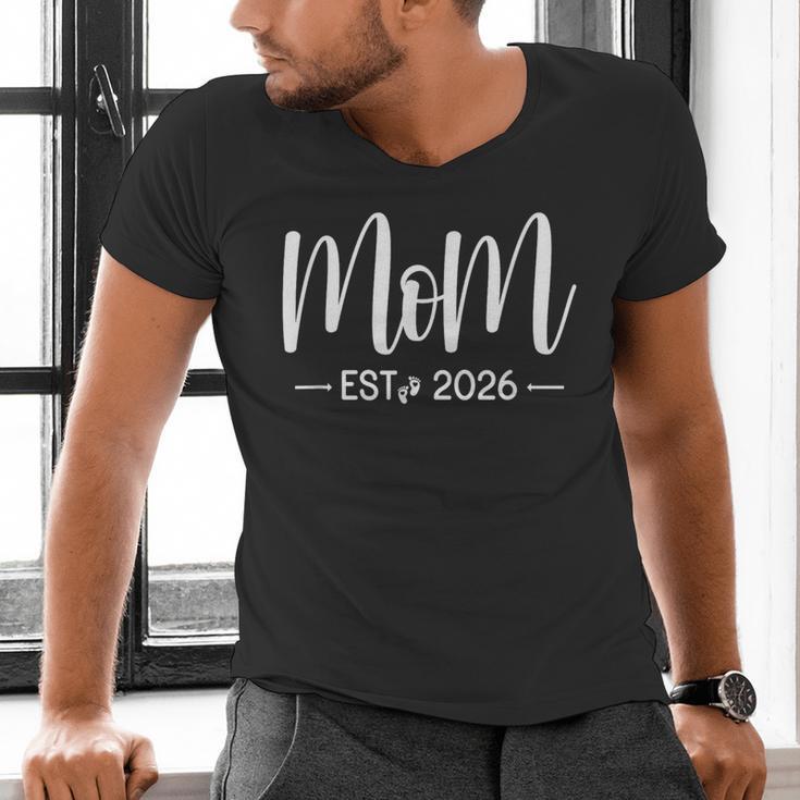 Mom Est 2026 New Moms And Dads Matching Mother To Be 2026 Men's V-Neck T-Shirt