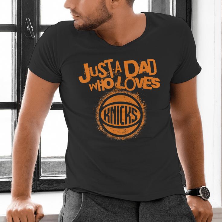 NBA New York Knicks Father's Day Just A Dad Who Loves Men's V-Neck T-Shirt