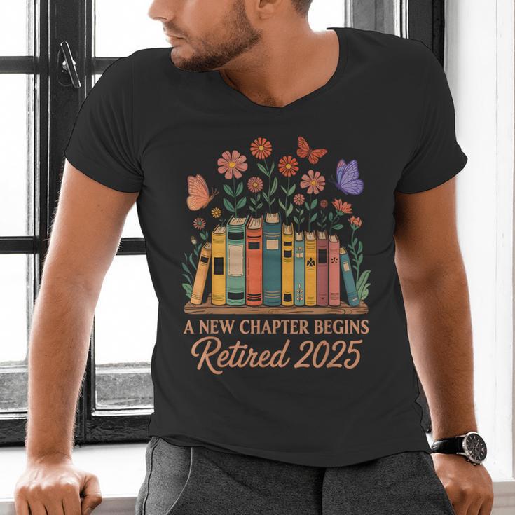 A New Chapter Begins Retired 2025 Books Flowers Men's V-Neck T-Shirt