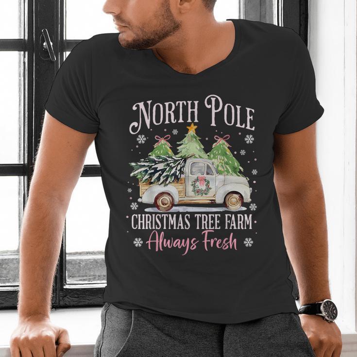 North Pole Tree Farm Merry Christmas Holiday Scene Nostalgia Men's V-Neck T-Shirt