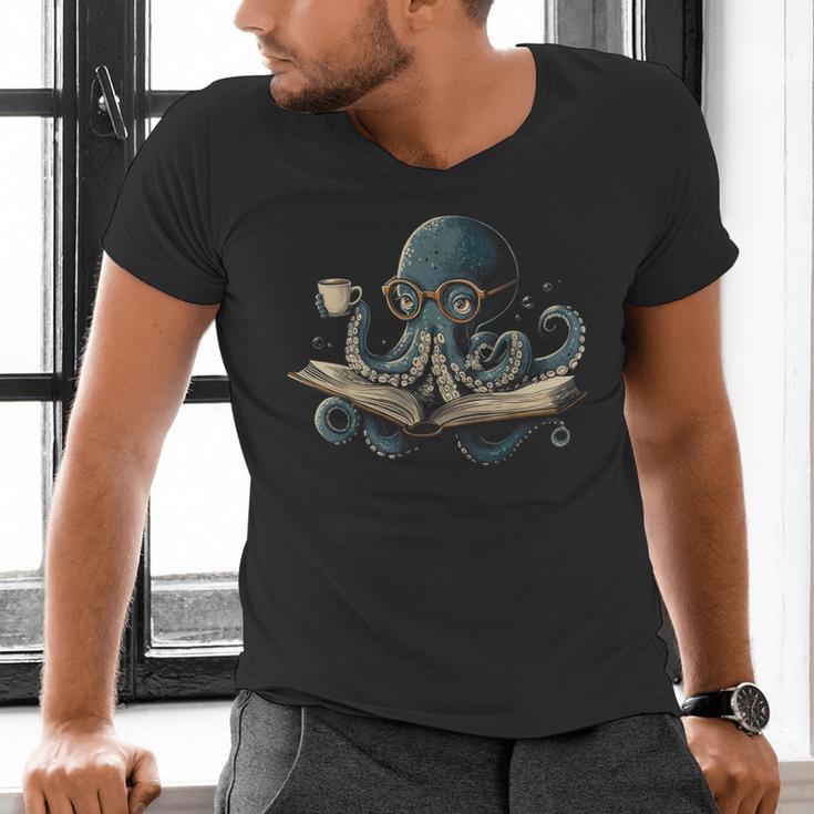 Octopus Reading Book Coffee Book Lover Bookworm Nerd Men's V-Neck T-Shirt
