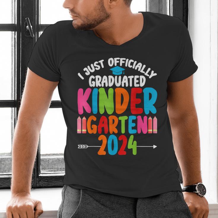 I Officially Graduated Kindergarten Graduation 2024 Men's V-Neck T-Shirt