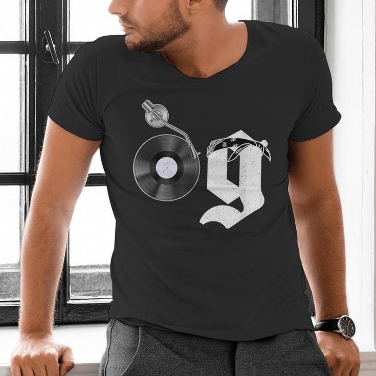 Old School Dad OG Hip Hop Head Vinyl Retro 80s90s Nostalgia Men's V-Neck T-Shirt
