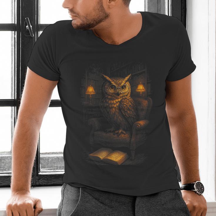 Owl Library Books Wisdom Reading Vintage Scholar Men's V-Neck T-Shirt