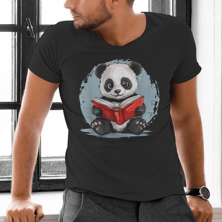 Panda With Book For Reading Enthusiasts Men's V-Neck T-Shirt