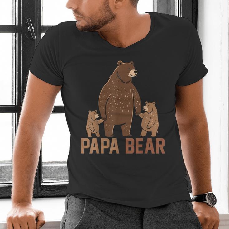 Papa Bear Dad Two Cubs Daddy Bear 2 Kids Father's Day Men's V-Neck T-Shirt