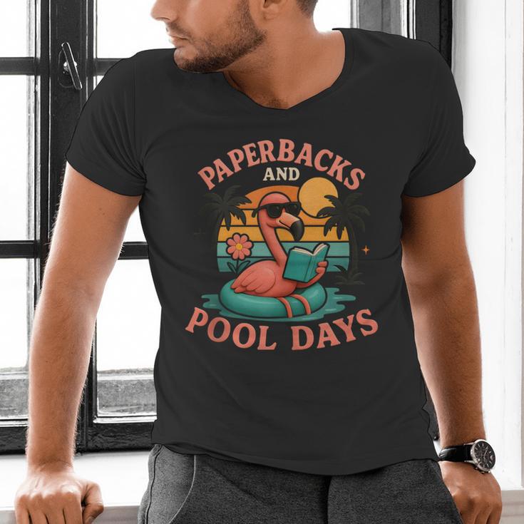Paperbacks And Pool Days Flamingo Reading Summer Vibes Books Men's V-Neck T-Shirt