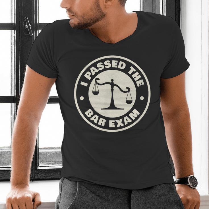 I Passed The Bar Exam For Law School Graduation Men's V-Neck T-Shirt