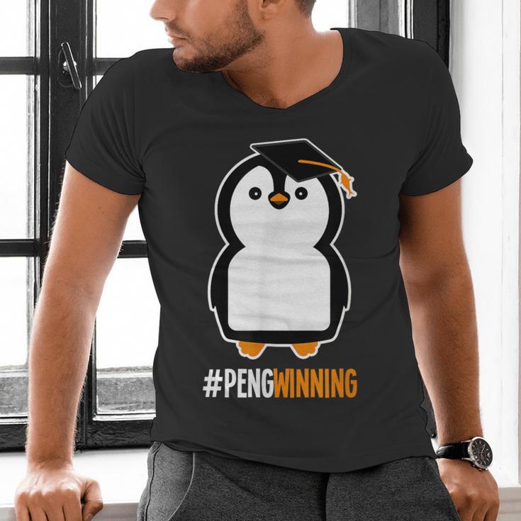 Penguin Graduation For Grads Hashtag Pengwinning Men's V-Neck T-Shirt