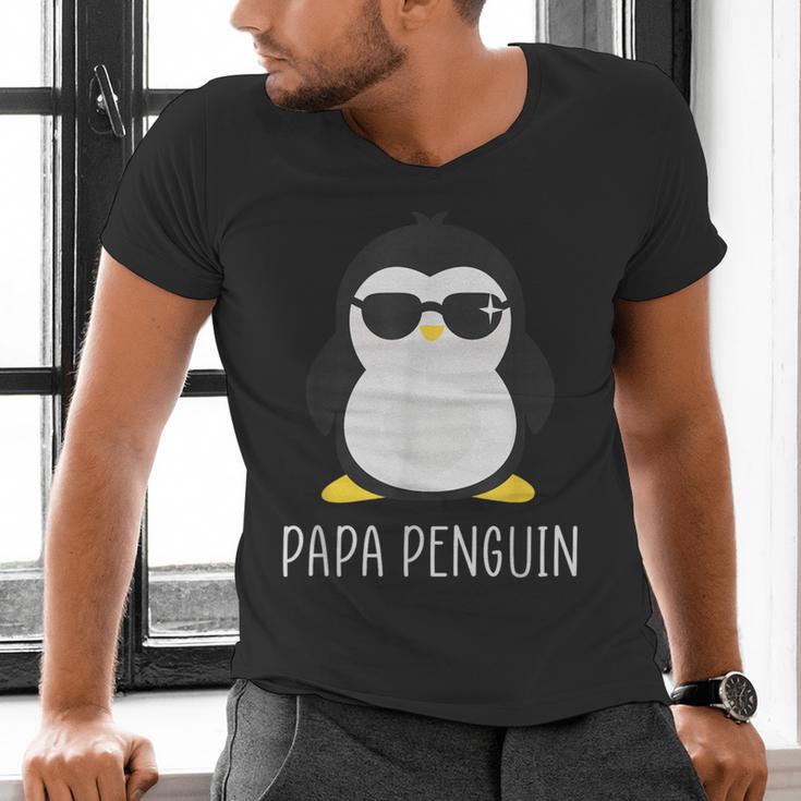 Penguin Papa Father's & Cute Dad Men's V-Neck T-Shirt