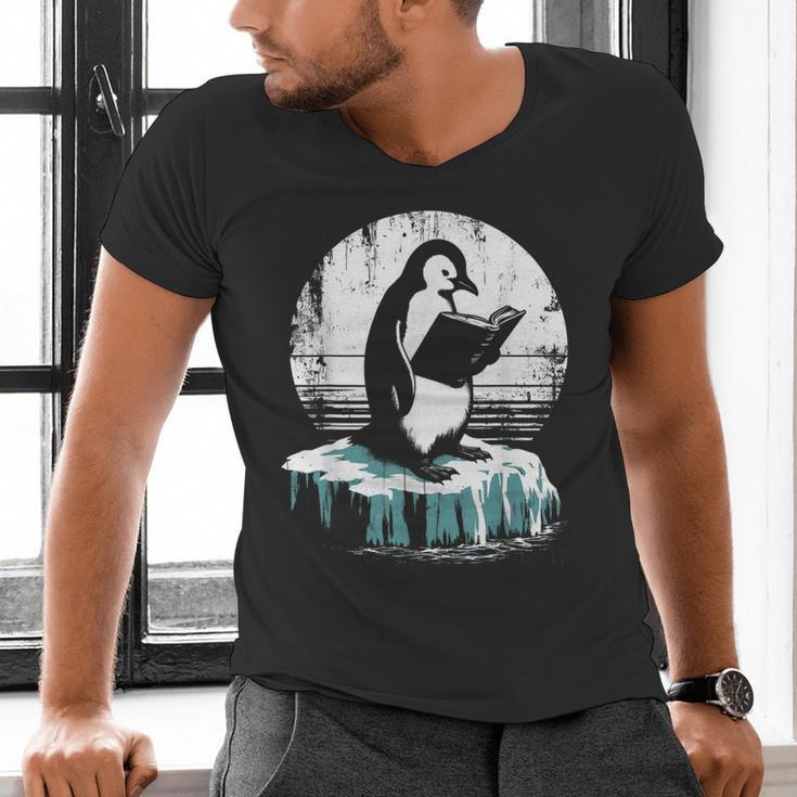 Penguin Reading A Book Vintage Graphic Bookworm Lover Men's V-Neck T-Shirt Penguin Reading A Book Vintage Graphic Bookworm Lover Men's V-Neck T-Shirt