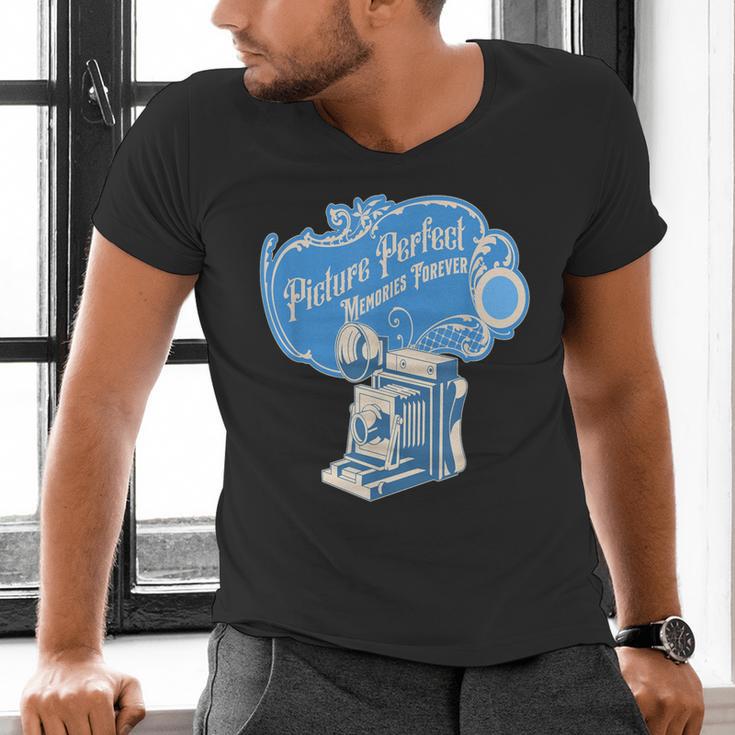 Picture Perfect Memories Forever Vintage Camera Nostalgia Men's V-Neck T-Shirt