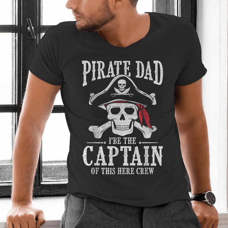 Pirate Dad I Be The Captain Of This Here Crew Pirate Dad Men's V-Neck T-Shirt