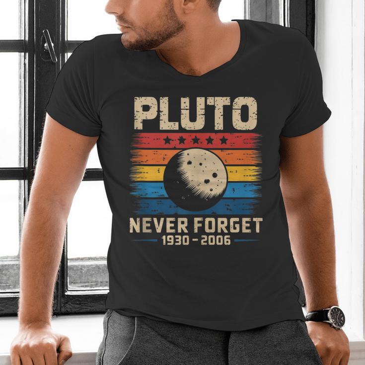 Pluto Never Forget Space Nostalgia Astronomy Humor Men's V-Neck T-Shirt