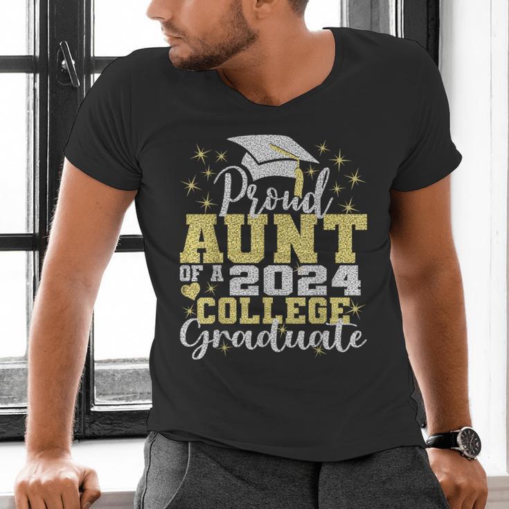 Proud Aunt Of 2024 College Graduate Family 24 Graduation Men's V-Neck T-Shirt