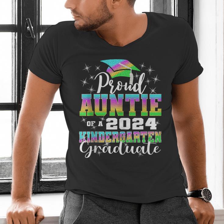 Proud Auntie Of Kindergarten Graduate 2024 Graduation Auntie Men's V-Neck T-Shirt