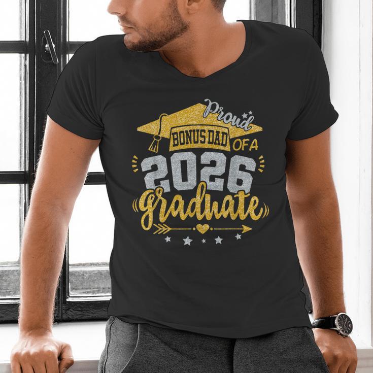 Proud Bonus Dad Of A 2026 Graduate Grad Senior Graduation Men's V-Neck T-Shirt