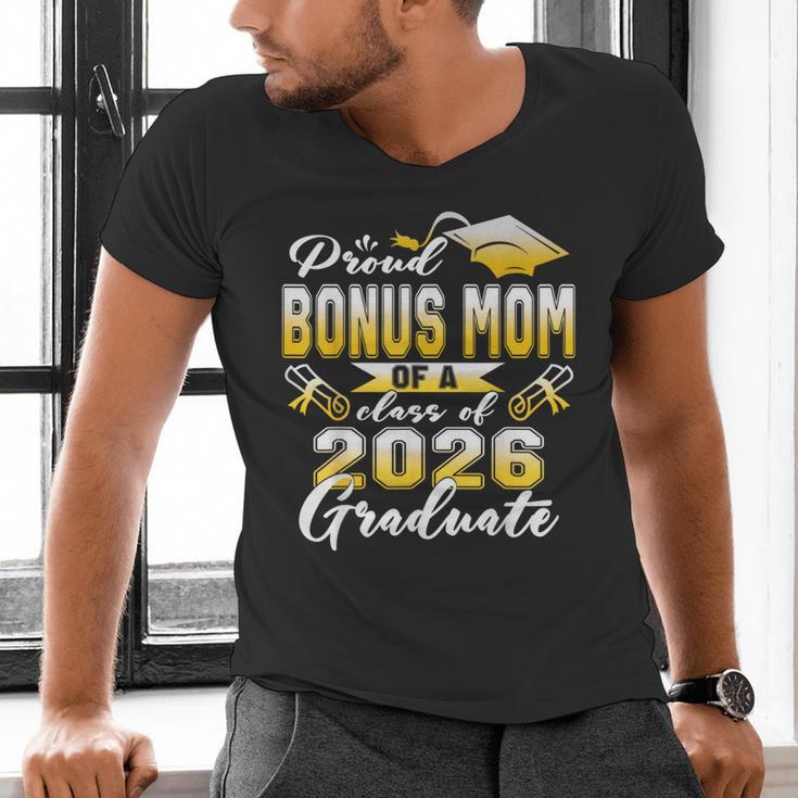 Proud Bonus Mom Of a Class Of 2026 Graduate Graduation 2026 Men's V-Neck T-Shirt