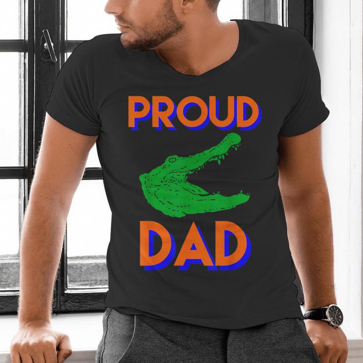 Proud Dad Of A Gator Unique Idea For Fathers Day Men's V-Neck T-Shirt