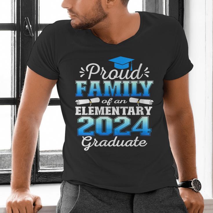 Proud Family Of 5th Grade Graduate 2024 Family Graduation Men's V-Neck T-Shirt