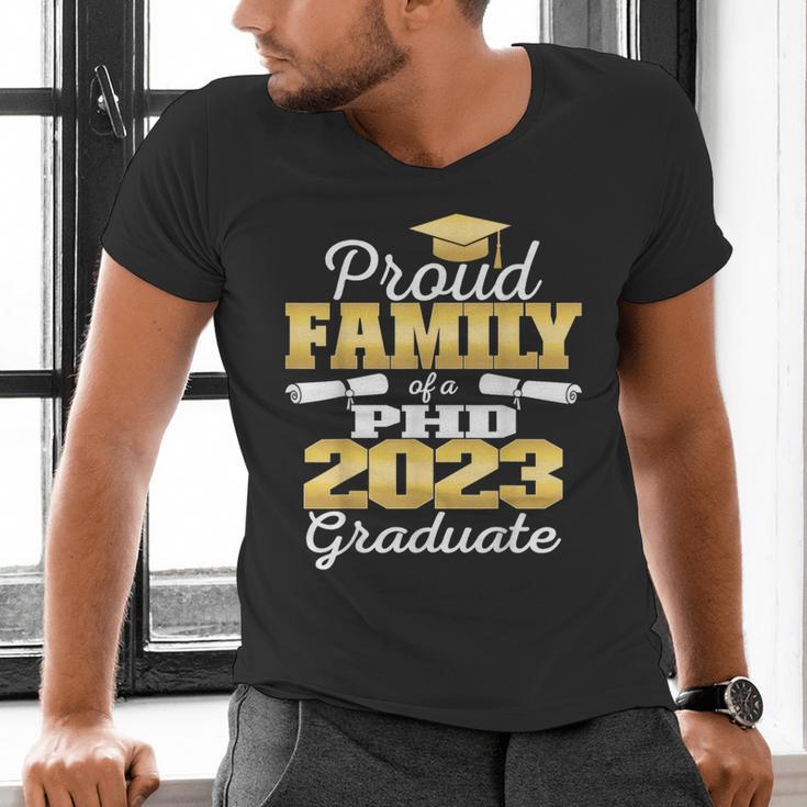 Proud Family Class Of 2023 PHD Graduate Doctorate Graduation Men's V-Neck T-Shirt