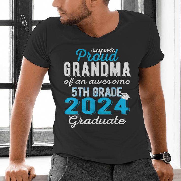 Proud Grandma Of 5th Grade Graduate 2024 Family Graduation Men's V-Neck T-Shirt