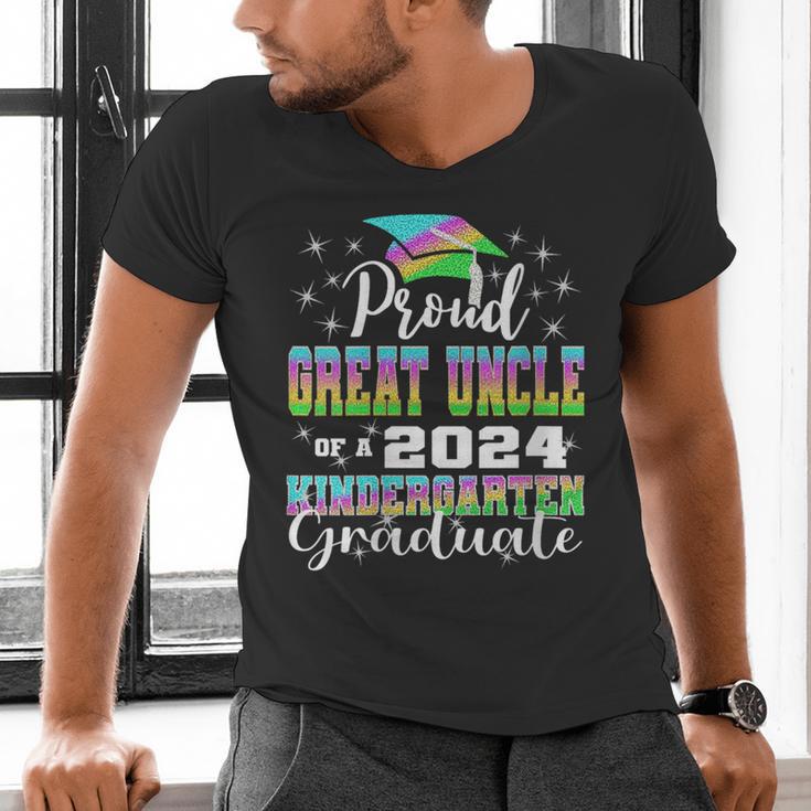 Proud Great Uncle Of Kindergarten Graduate 2024 Graduation Men's V-Neck T-Shirt
