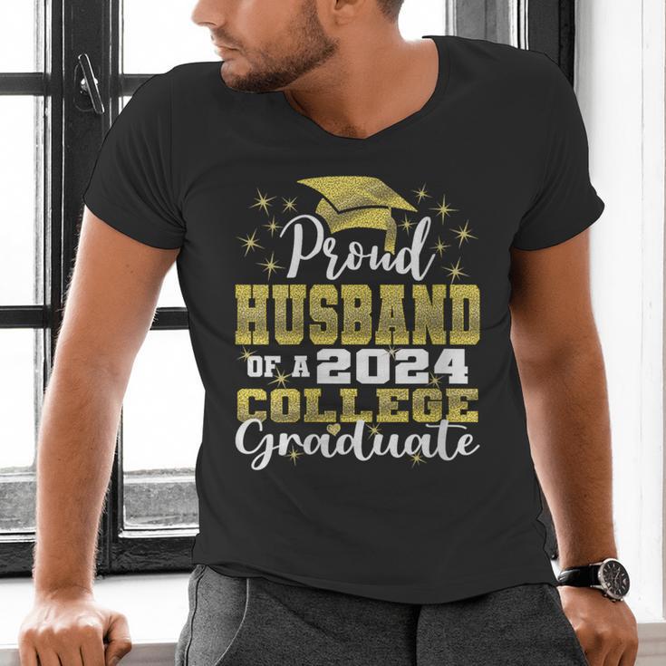 Proud Husband Of 2024 College Graduate Family 24 Graduation Men's V-Neck T-Shirt